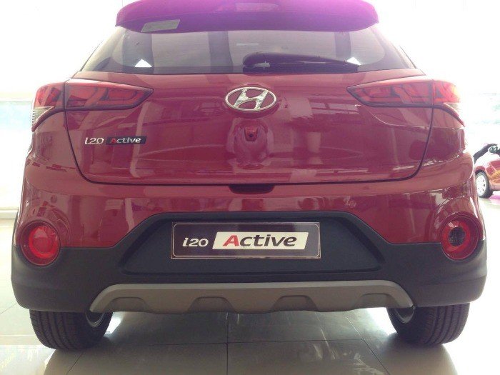 Hyundai I20 active CTKM tốt nhất. - màu đỏ sang trọng