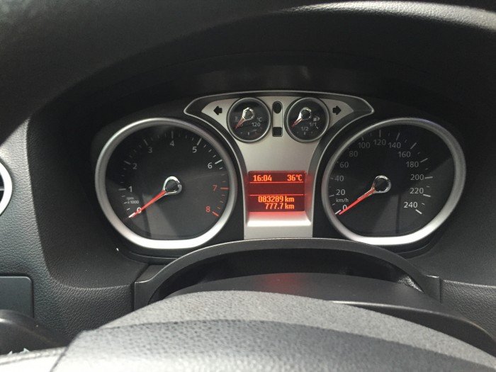 Bán Ford Focus màu trắng đăng 2011, ODO 83,000km