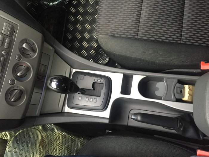 Bán Ford Focus màu trắng đăng 2011, ODO 83,000km