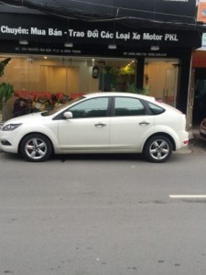 Bán Ford Focus màu trắng đăng 2011, ODO 83,000km