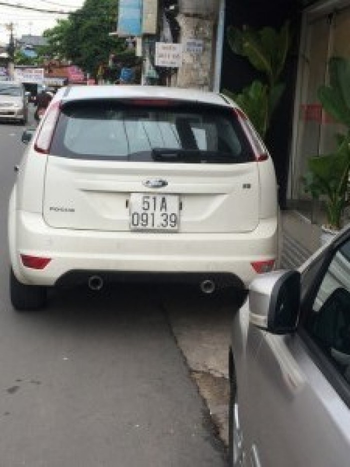 Bán Ford Focus màu trắng đăng 2011, ODO 83,000km