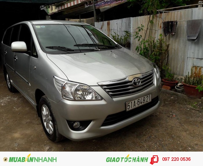 Bán Toyota Innova 2.0E cũ màu bạc số sàn -