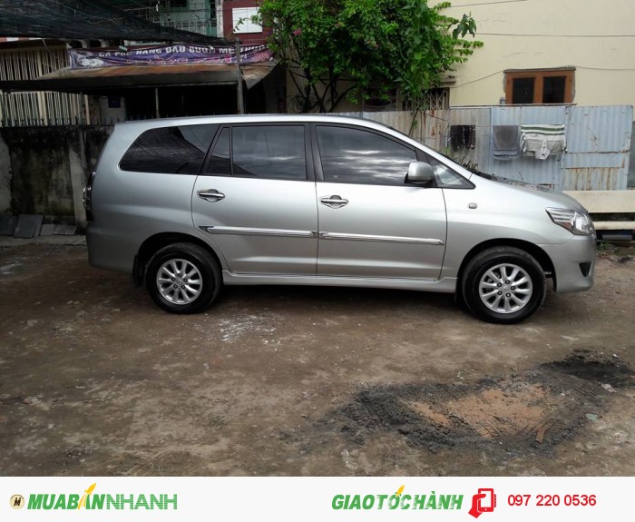 Bán Toyota Innova 2.0E cũ màu bạc số sàn -