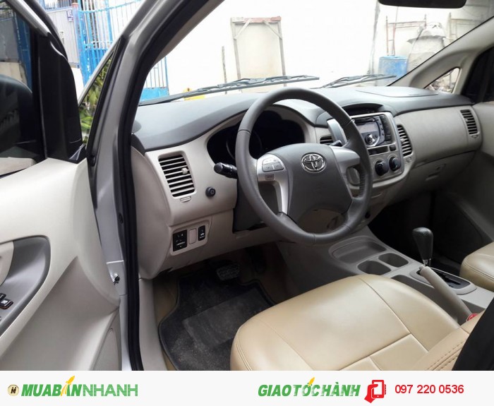 Bán Toyota Innova 2.0E cũ màu bạc số sàn -