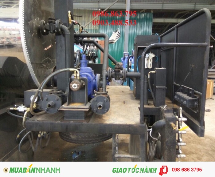 Xe phun trải thảm nhựa đường