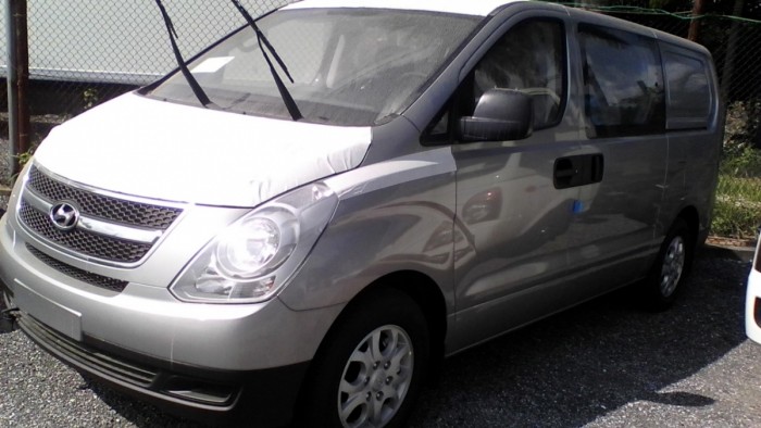 Hyundai Starex 2.4MT (Số Sàn) 6 chỗ – Xăng - Gía Ưu Đãi