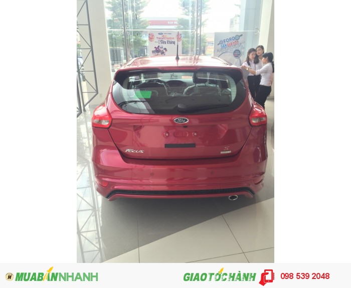 Ford Focus Titanium động cơ Ecoboost 1.5L, tặng BHVC, hỗ trợ vay vốn 85%