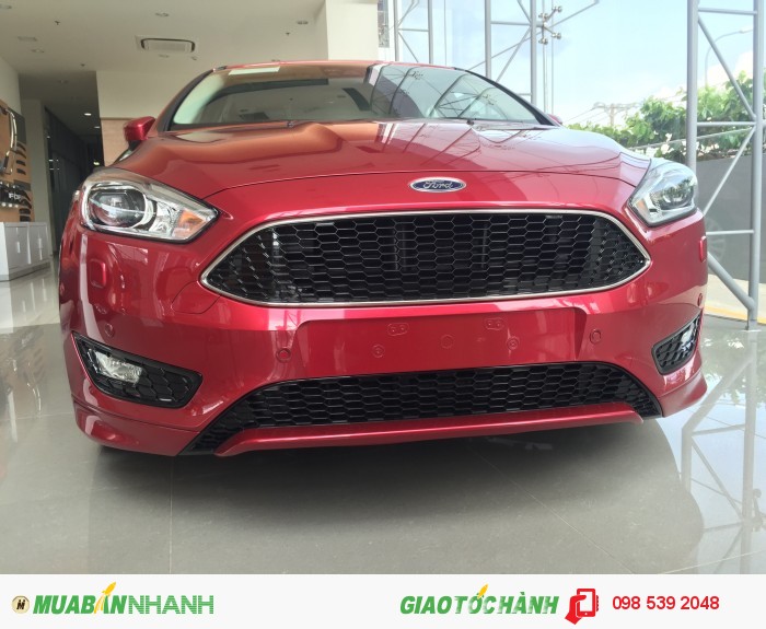Ford Focus Titanium động cơ Ecoboost 1.5L, tặng BHVC, hỗ trợ vay vốn 85%