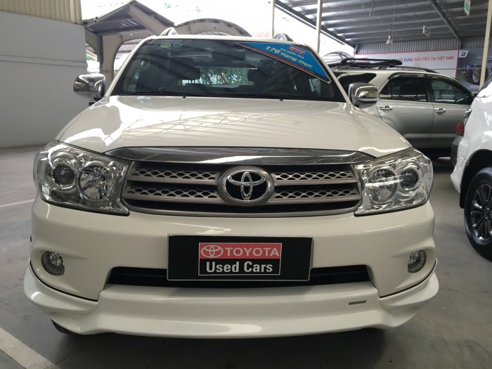 Bán xe Fortuner TRD, màu Trắng, đời 2011.