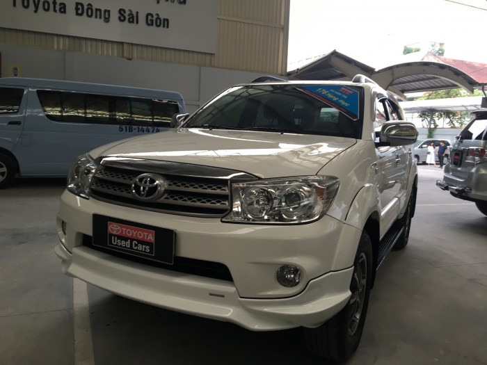 Bán xe Fortuner TRD, màu Trắng, đời 2011.