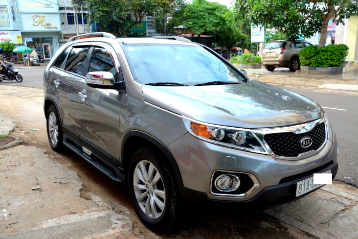 Ban Xe Kia Sorento 2.4AT - 4WD, màu xam máy xăng