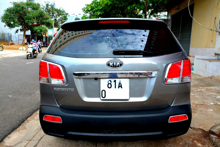 Ban Xe Kia Sorento 2.4AT - 4WD, màu xam máy xăng