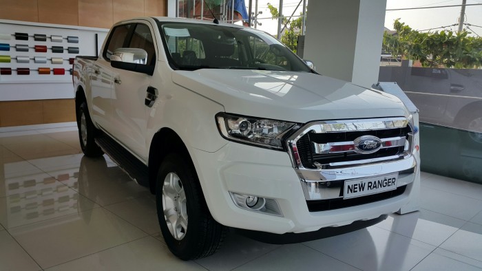 Xe Ford Ranger XLT 2017 (2 cầu, số sàn)