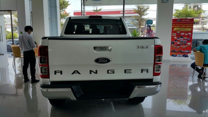 Xe Ford Ranger XLT 2017 (2 cầu, số sàn)