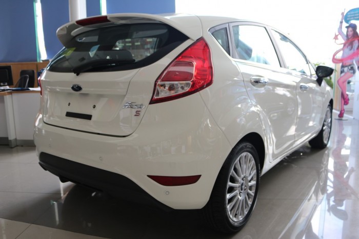 Bán Ford Fiesta Sport, giao ngay, đủ màu, 535 triệu