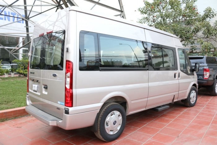 Bán Ford Transit 16 chỗ bản tiêu chuẩn, 872 triệu, giao xe ngay