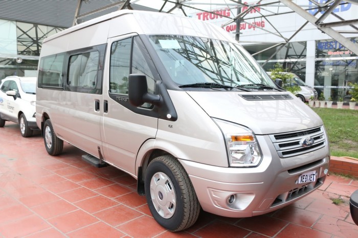 Bán Ford Transit 16 chỗ bản tiêu chuẩn, 872 triệu, giao xe ngay