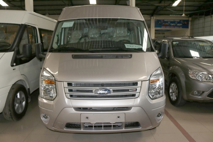 Bán Ford Transit 16 chỗ bản tiêu chuẩn, 872 triệu, giao xe ngay