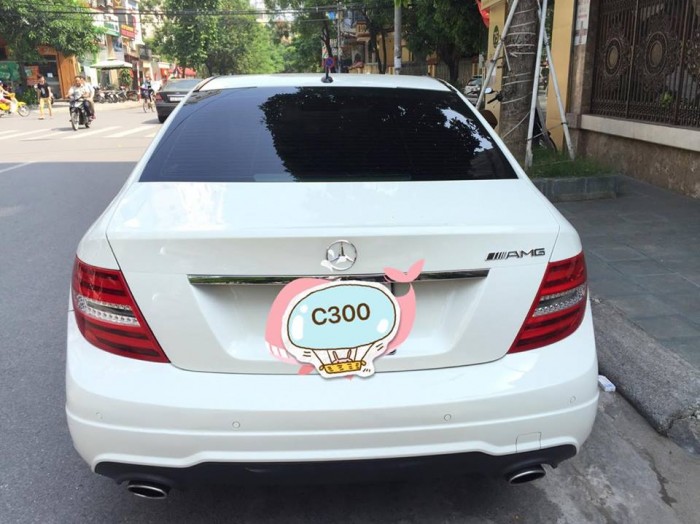 Bán Mercedes C300 AMG 2012, màu trắng chính chủ, ít sử dụng