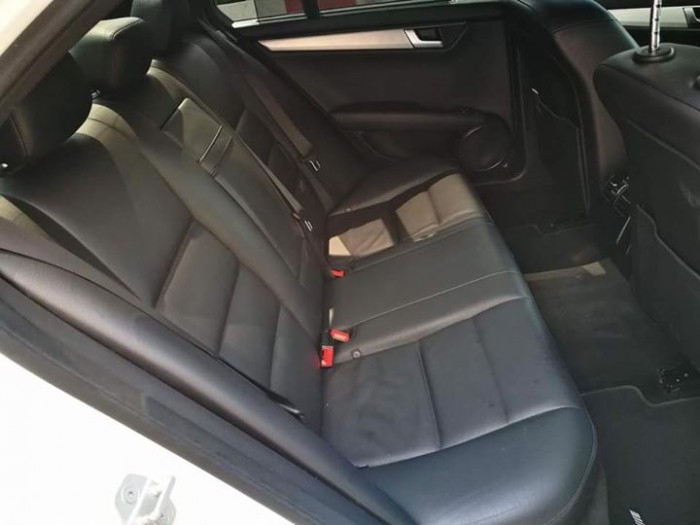 Bán Mercedes C300 AMG 2012, màu trắng chính chủ, ít sử dụng