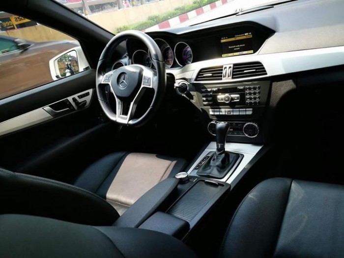 Bán Mercedes C300 AMG 2012, màu trắng chính chủ, ít sử dụng