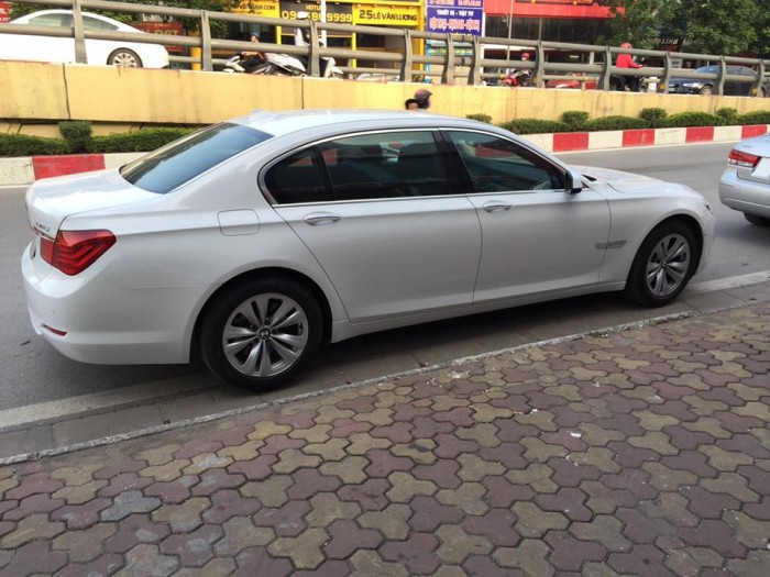Bán BMW 730i 2009. Full option.  Nhập khẩu nguyên chiếc.