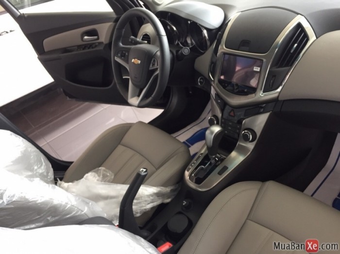 Chevrolet Cruze LTZ khuyễn mãi lớn tháng 9