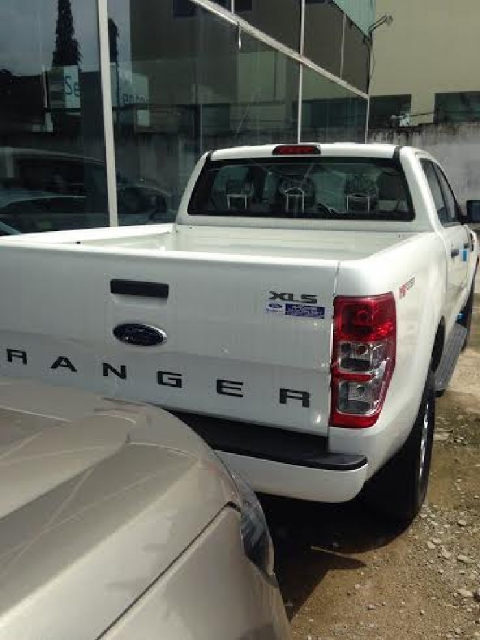 Bán Ford Ranger XLS 2.2MT, một cầu, 659 triệu, xe giao ngay