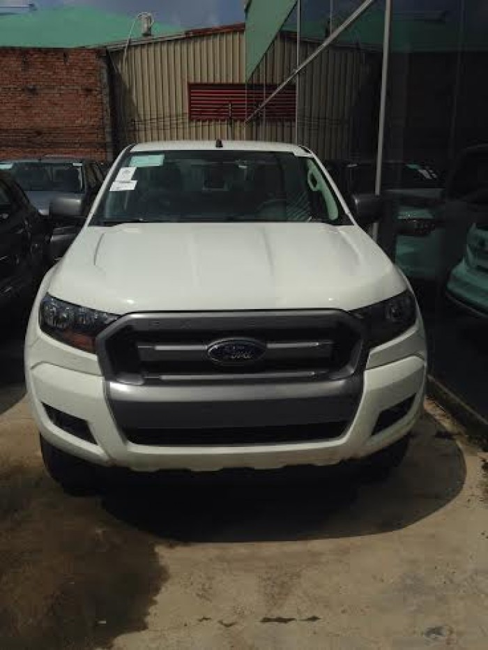 Bán Ford Ranger XLS 2.2MT, một cầu, 659 triệu, xe giao ngay