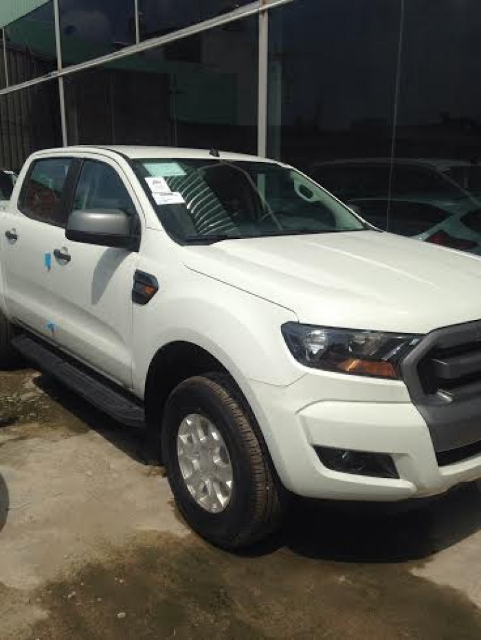 Bán Ford Ranger XLS 2.2MT, một cầu, 659 triệu, xe giao ngay