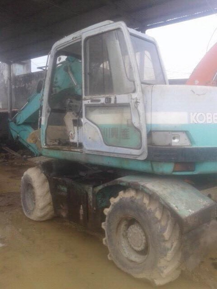 Bán máy xúc đào bánh lốp Kobelco Sk100-1