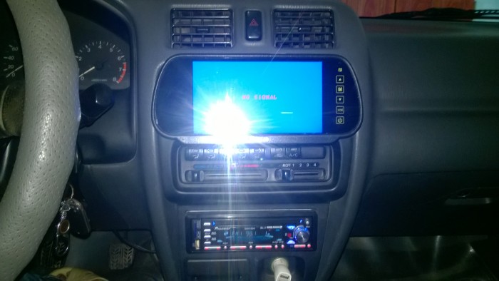 Cần bán xe mazda323 đời 1998