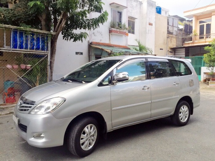 Bán TOYOTA IONNOVA 2.0G 2010 cũ màu bạc