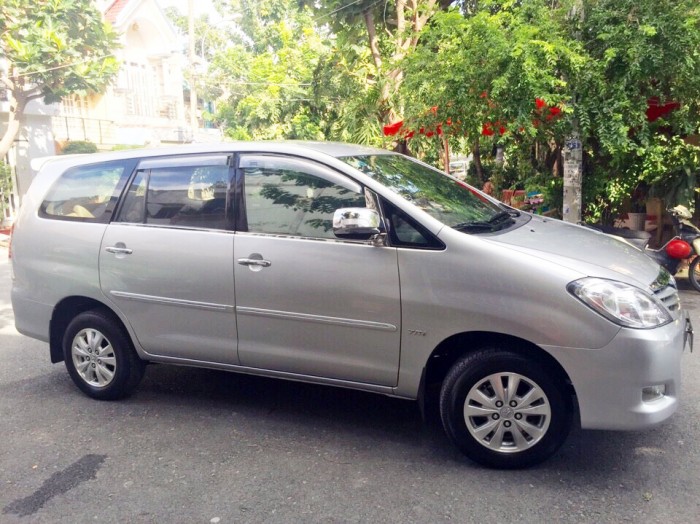 Bán TOYOTA IONNOVA 2.0G 2010 cũ màu bạc
