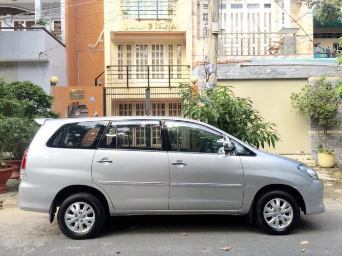 Bán TOYOTA IONNOVA 2.0G 2010 cũ màu bạc