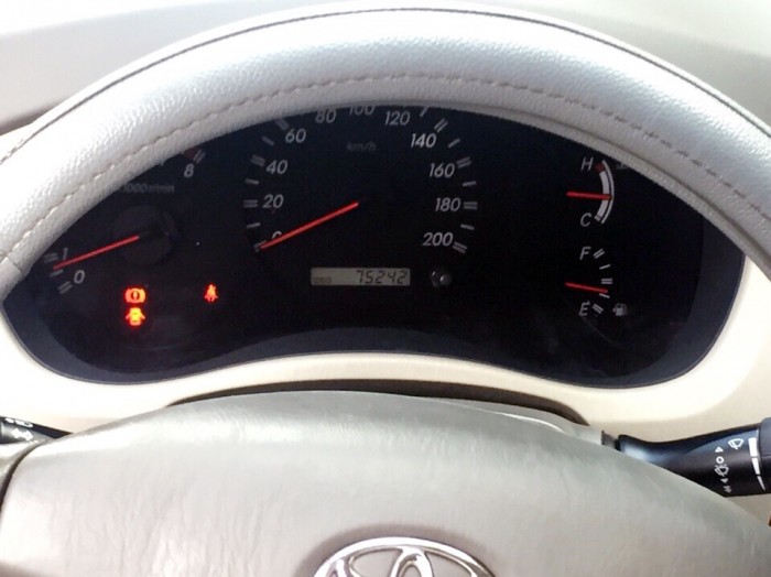 Bán TOYOTA IONNOVA 2.0G 2010 cũ màu bạc