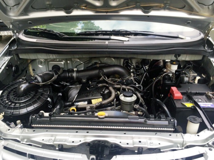 Bán TOYOTA IONNOVA 2.0G 2010 cũ màu bạc