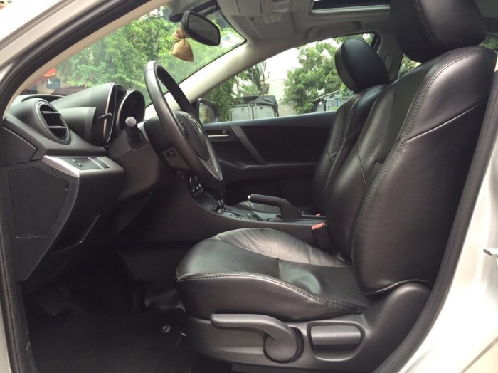 Bán MAZDA 3 cũ, màu bạc bản full options