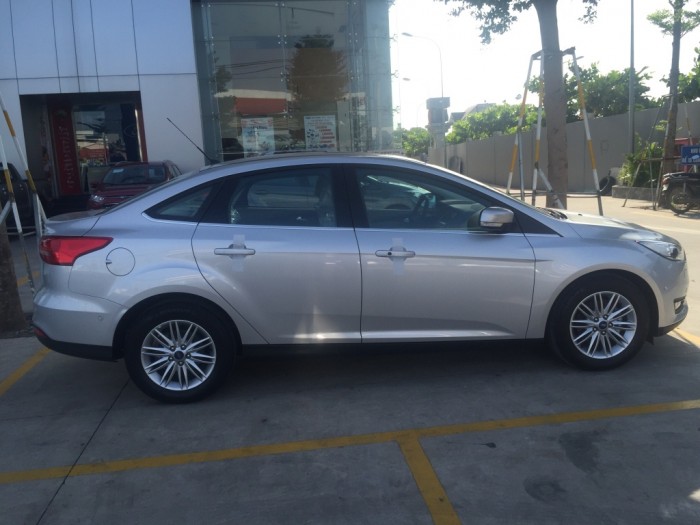 Ford Focus Titanium động cơ Ecoboost 1.5L, tặng BHVC, hỗ trợ vay vốn 85%, liên hệ để có giá tốt nhất