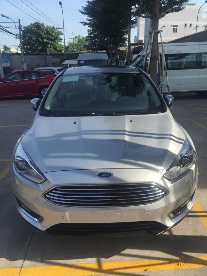 Ford Focus Titanium động cơ Ecoboost 1.5L, tặng BHVC, hỗ trợ vay vốn 85%, liên hệ để có giá tốt nhất