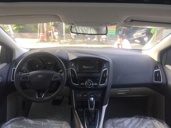 Ford Focus Titanium động cơ Ecoboost 1.5L, tặng BHVC, hỗ trợ vay vốn 85%, liên hệ để có giá tốt nhất