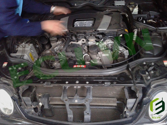 Hộp động cơ Mercedes-Benz E280 A2721534579 Bosch 026120906
