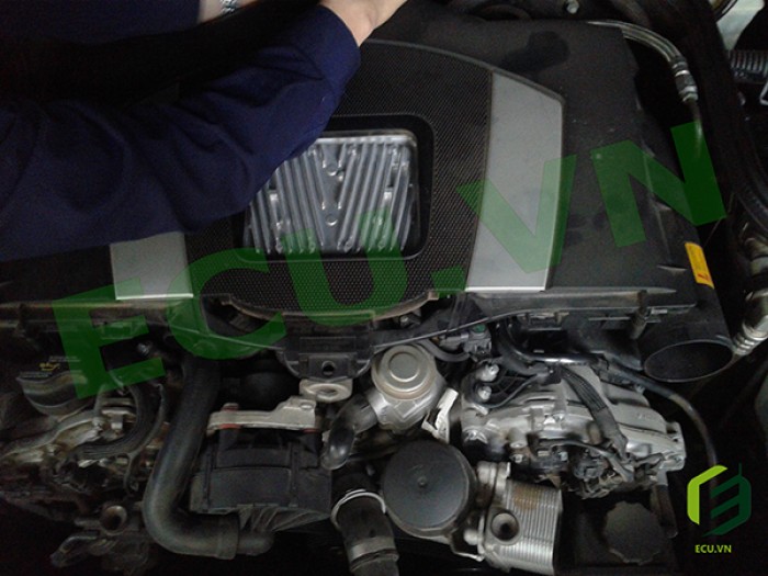 Hộp động cơ Mercedes-Benz E280 A2721534579 Bosch 026120906