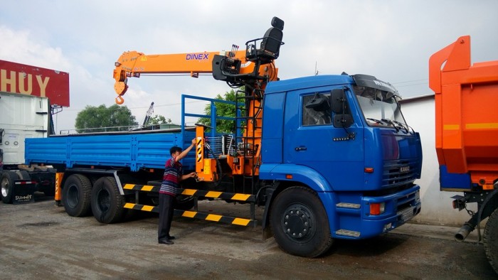 Tổng đại lý Kamaz Việt Nam, bán xe tải Kamaz 65117 gắn cẩu giá 1 tỷ 813 triệu