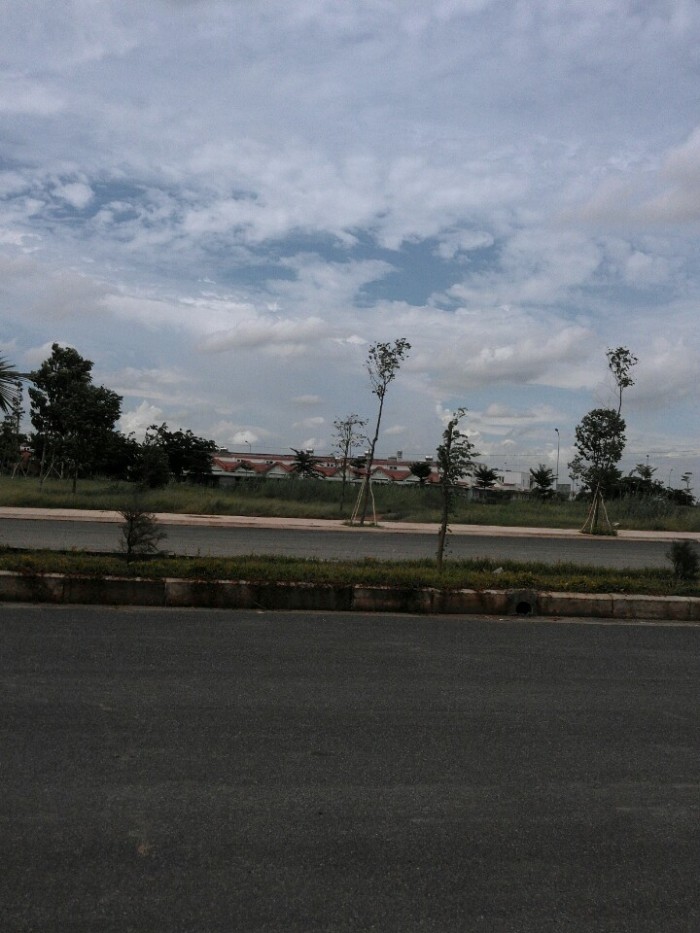 Lô đất 3 mặt tiền, ngay đường xa lộ Hà Nội