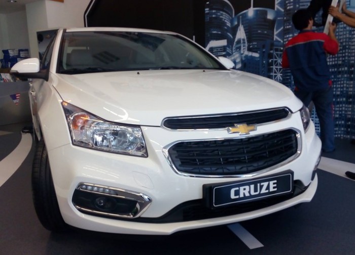 Chevrolet Cruze 1.8  hộ trợ vay 100%
