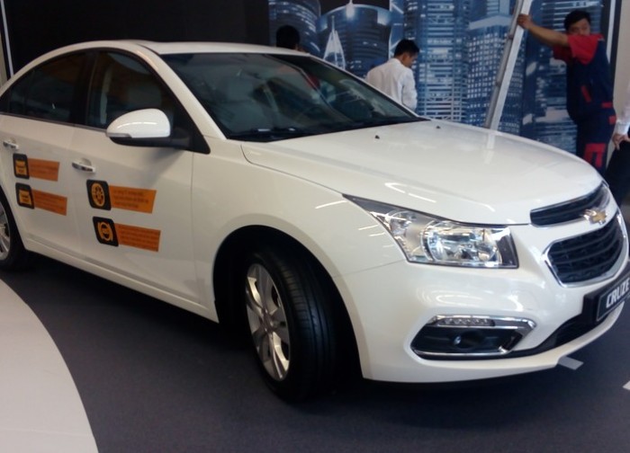 Chevrolet Cruze 1.8  hộ trợ vay 100%