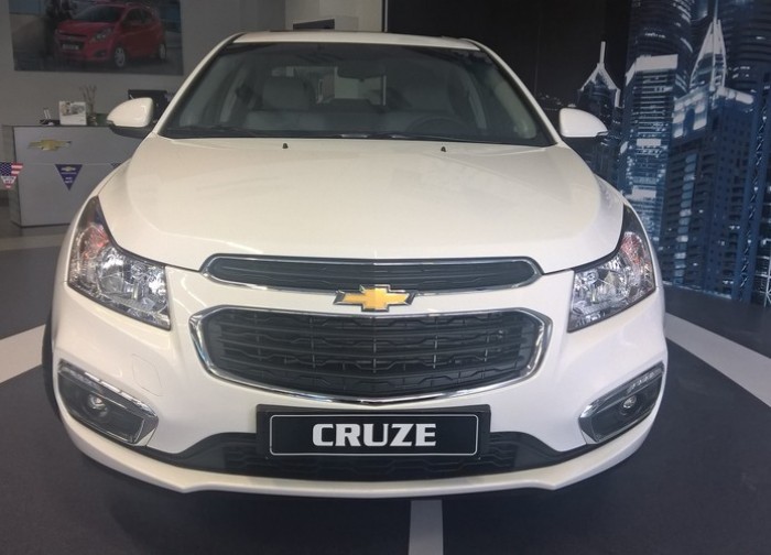 Chevrolet Cruze 1.8  hộ trợ vay 100%