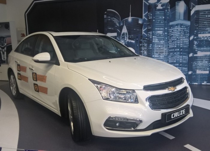 Chevrolet Cruze 1.8  hộ trợ vay 100%