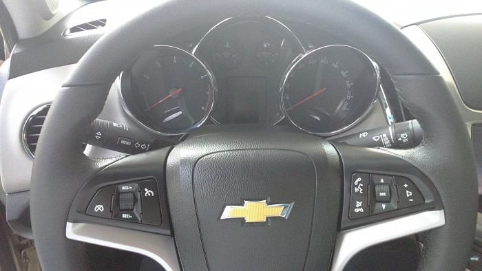 Chevrolet Cruze 1.8  hộ trợ vay 100%